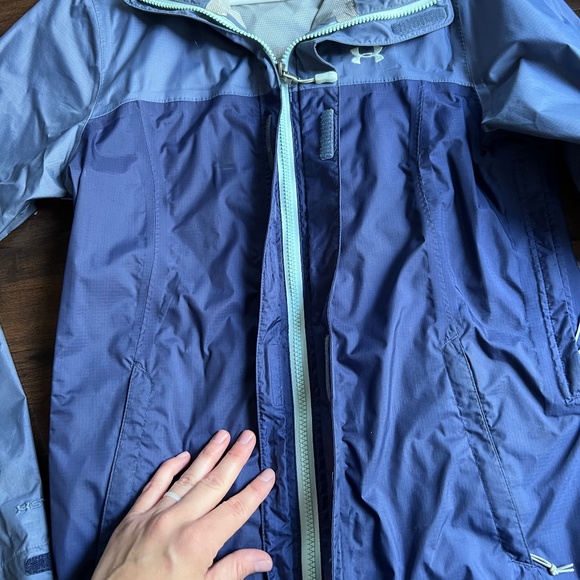 UNDER ARMOUR Women's Blue Hooded Rain Jacket ~ Ladies Size Small - Picture 7 of 11
